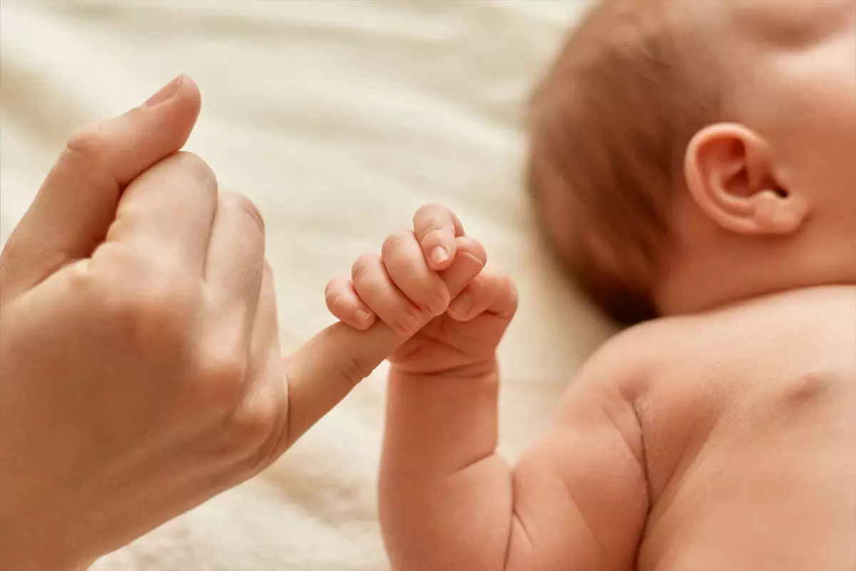 Konya'da 10 günlük bebek cami avlusuna terk edildi