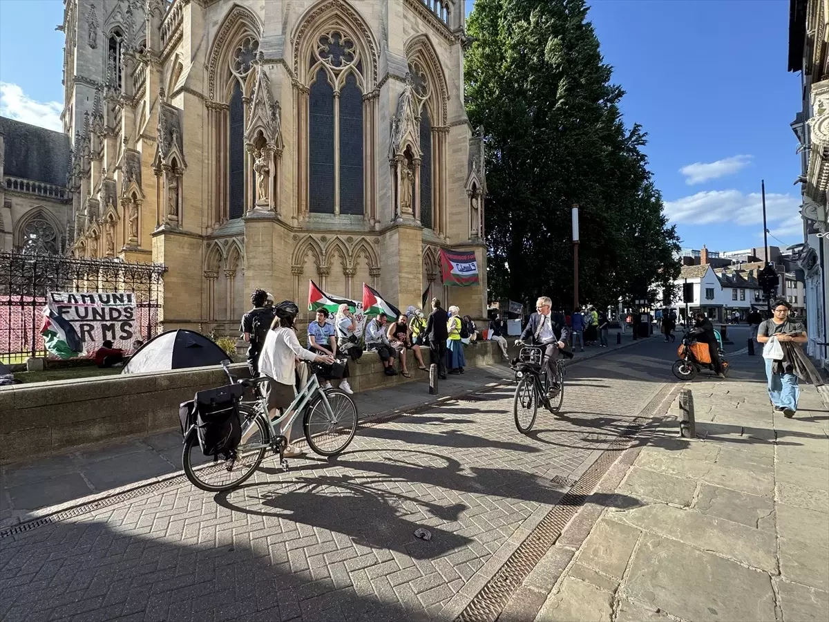 Cambridge'de Öğrenciler Harekete Geçti