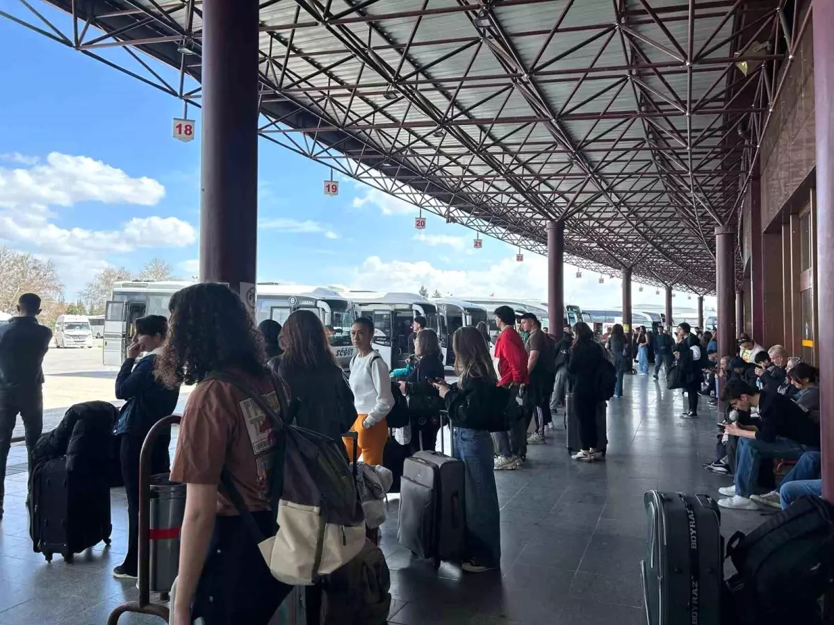 Eskişehir Otogarı'nda Bayram Yoğunluğu ve Ek Seferler
