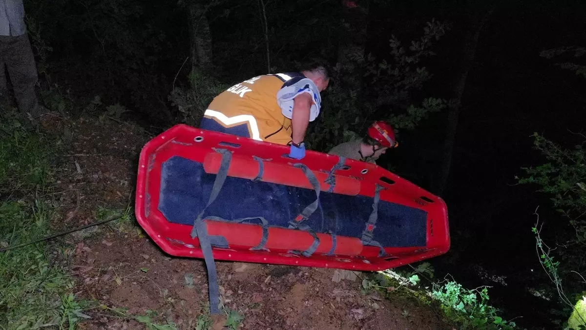 İnegöl'de Otomobil Devrildi: 3 Yaralı