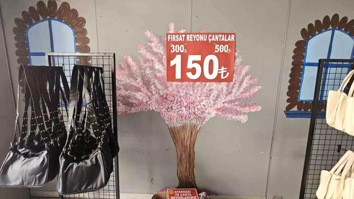 Bandırma'da Sanat Eserleri Ticari Ürünlerle Gölgelendi