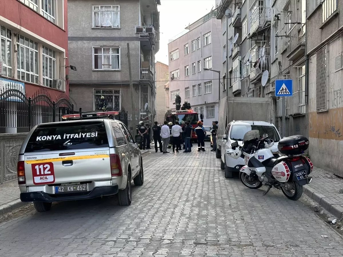 Konya'da Yangın: Psikolojik Sorunlar Yaşayan Kişi Kurtarıldı