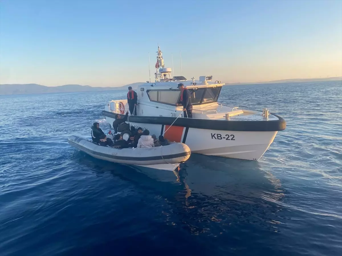 İzmir'de 35 Düzensiz Göçmen Kurtarıldı