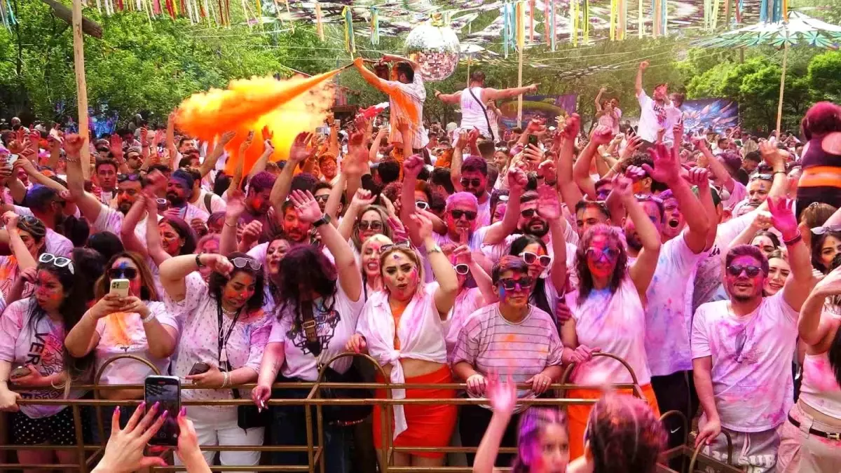 İranlı Turistler Van'da Bayram Coşkusu