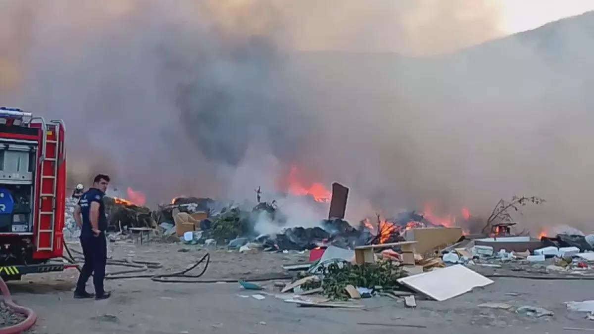 Silivri'de Çöp Alanında Yangın