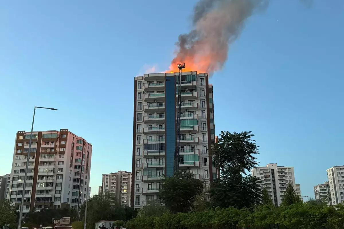4 kişinin hayatını kaybettiği apartman yangınına ilişkin 4 gözaltı