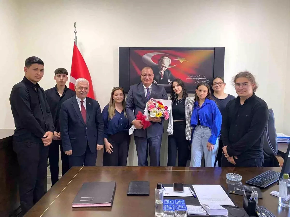 Afyonkarahisar'da Staj Tamamlayan Öğrencilere Belgeleri Verildi