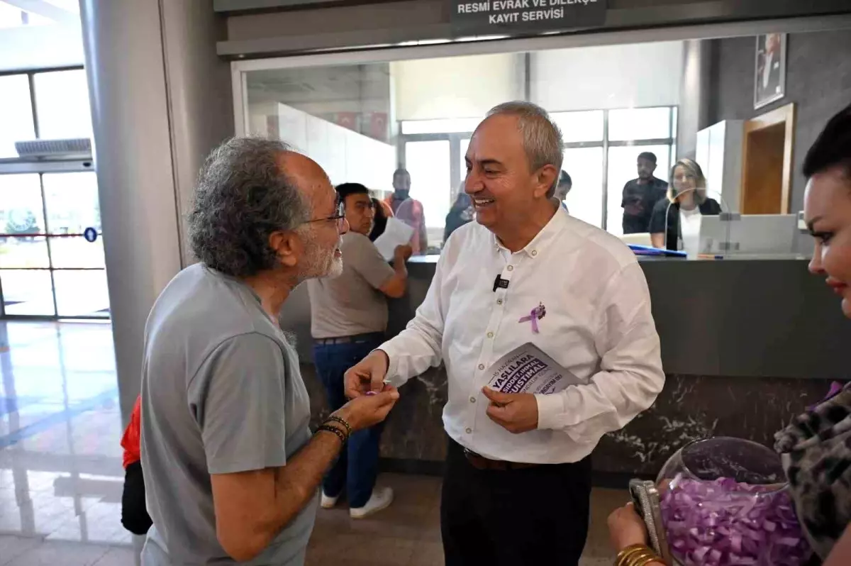 Kepez Belediyesi'nden Yaşlılara Şiddet Farkındalığı İçin Mor Kurdele Etkinliği