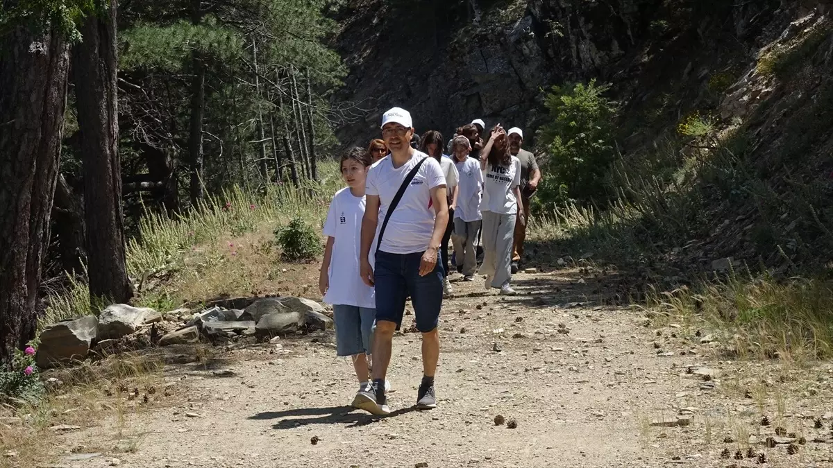 Kazdağları'nda 'Baba-Çocuk Doğa Kampı' düzenlendi