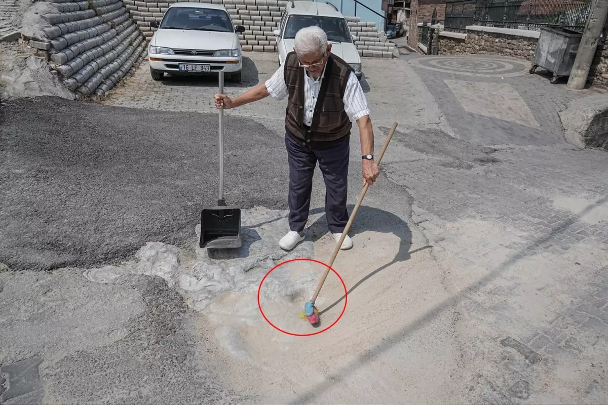 452 yıllık tarihi izi, her gün temizliyor