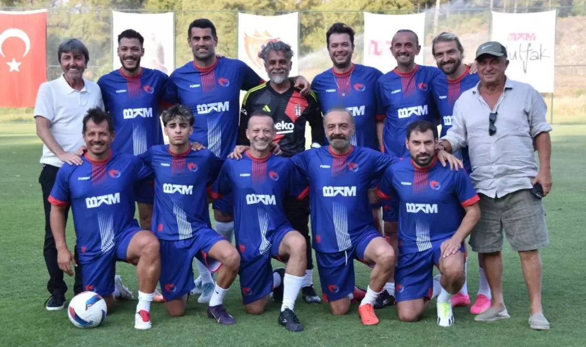 Yılmaz Erdoğan'ın Futbol Sahası Açıldı