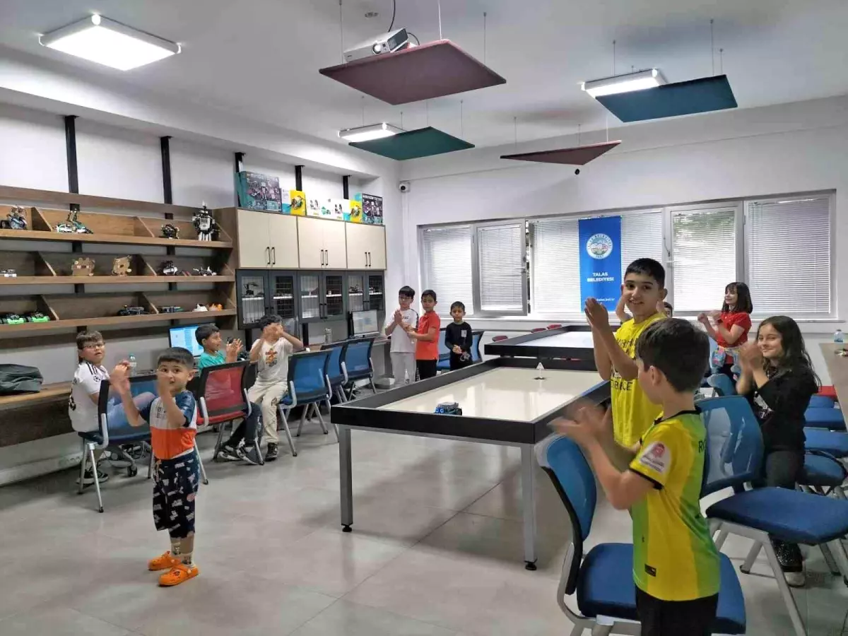 Talas Belediyesi İnovasyon Merkezi, Yaz Boyunca Öğrencilere Eğitim Vermeye Devam Ediyor