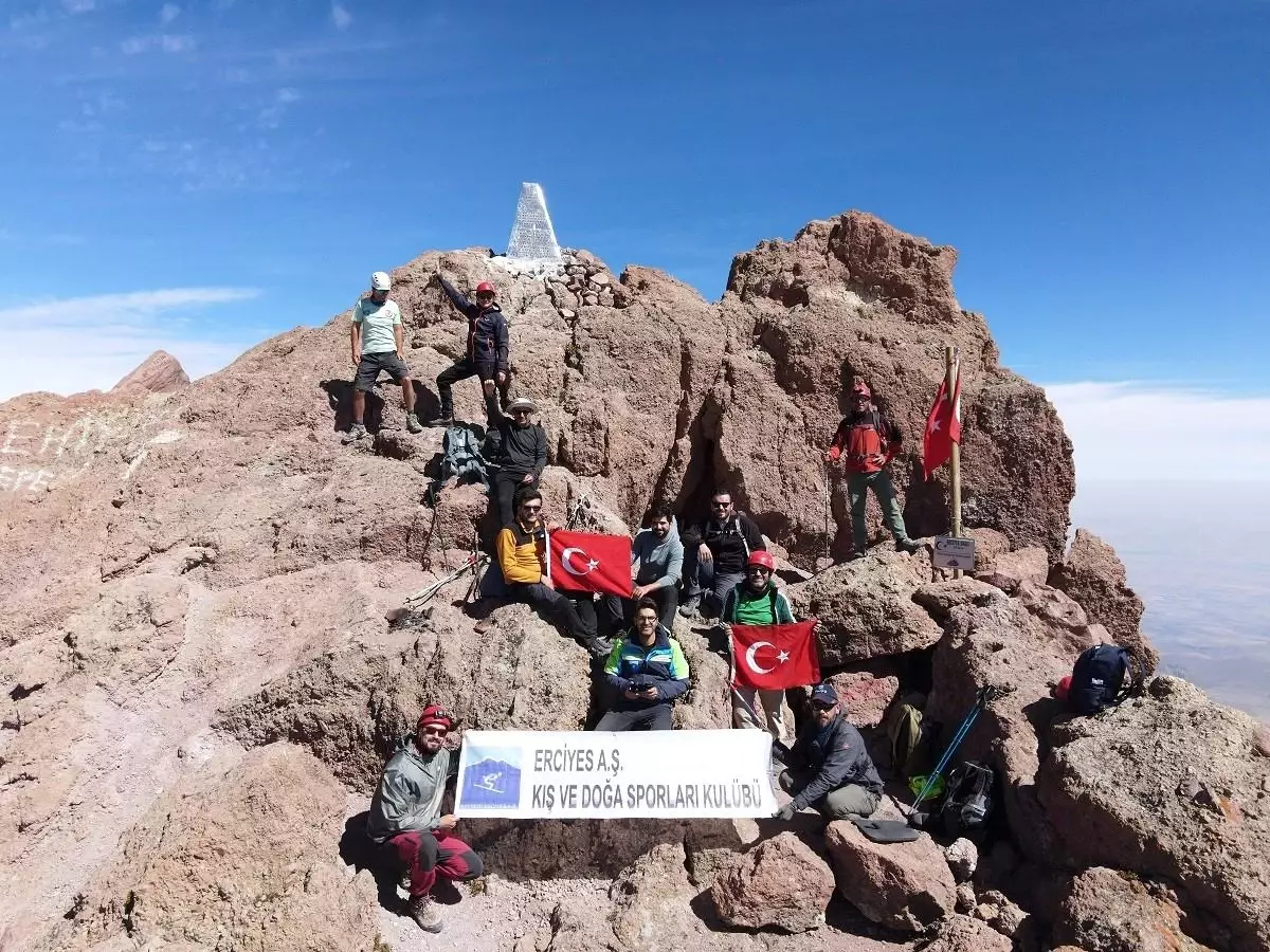 Erciyes'te Tarifelendirilmiş Zirve Tırmanışları Başladı