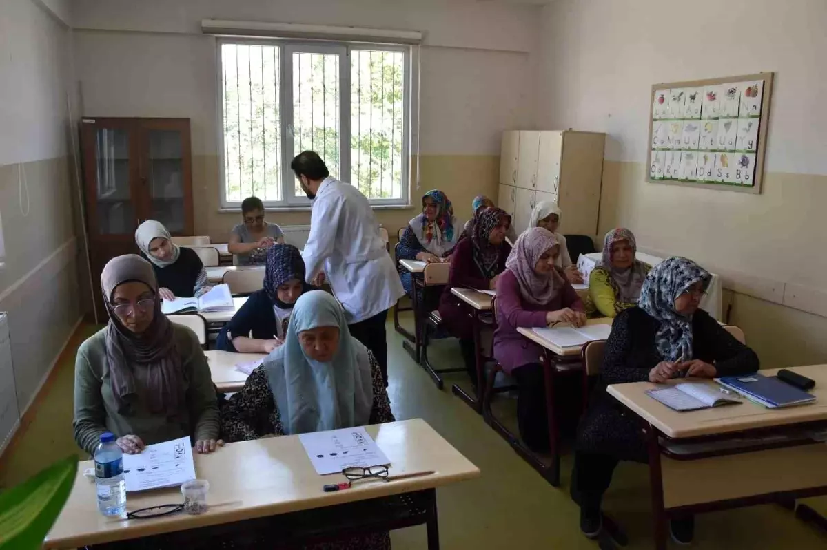 Gaziantep'te Kadınlar Okuma Yazma Kurslarıyla Hayallerine Kavuşuyor