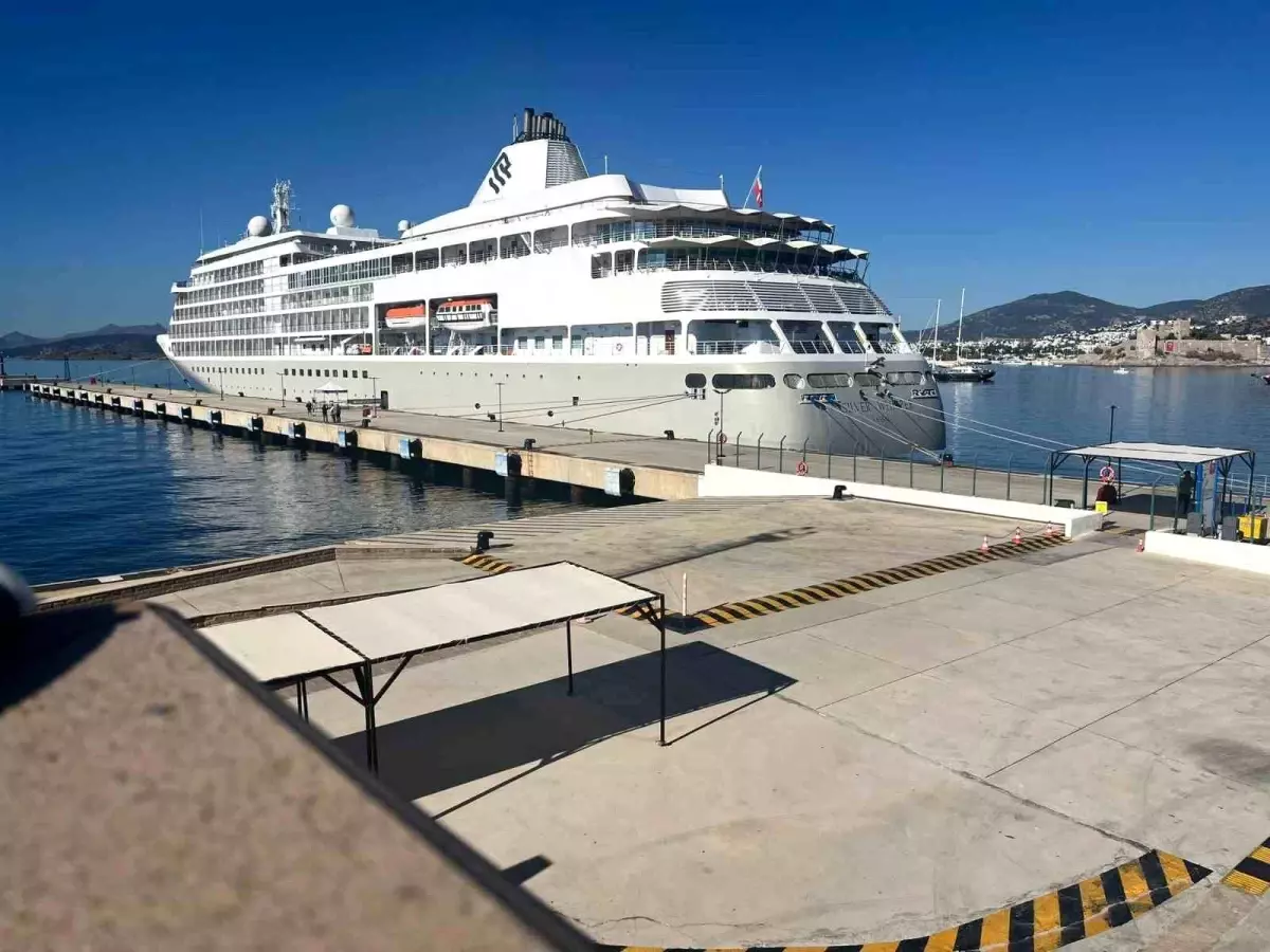 Bodrum'a 340 Yolcu Taşıyan Kruvaziyer Geldi