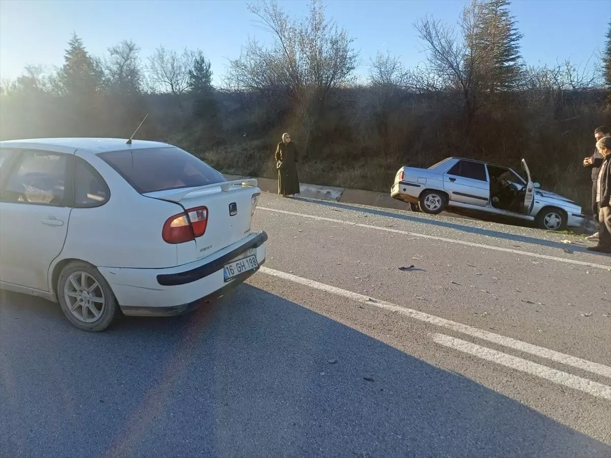 Bilecik'te Trafik Kazası: 2 Yaralı