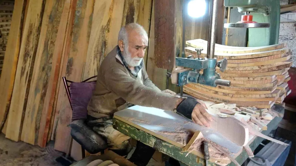 62 Yıldır Ahşap Ustalığı Yapıyor