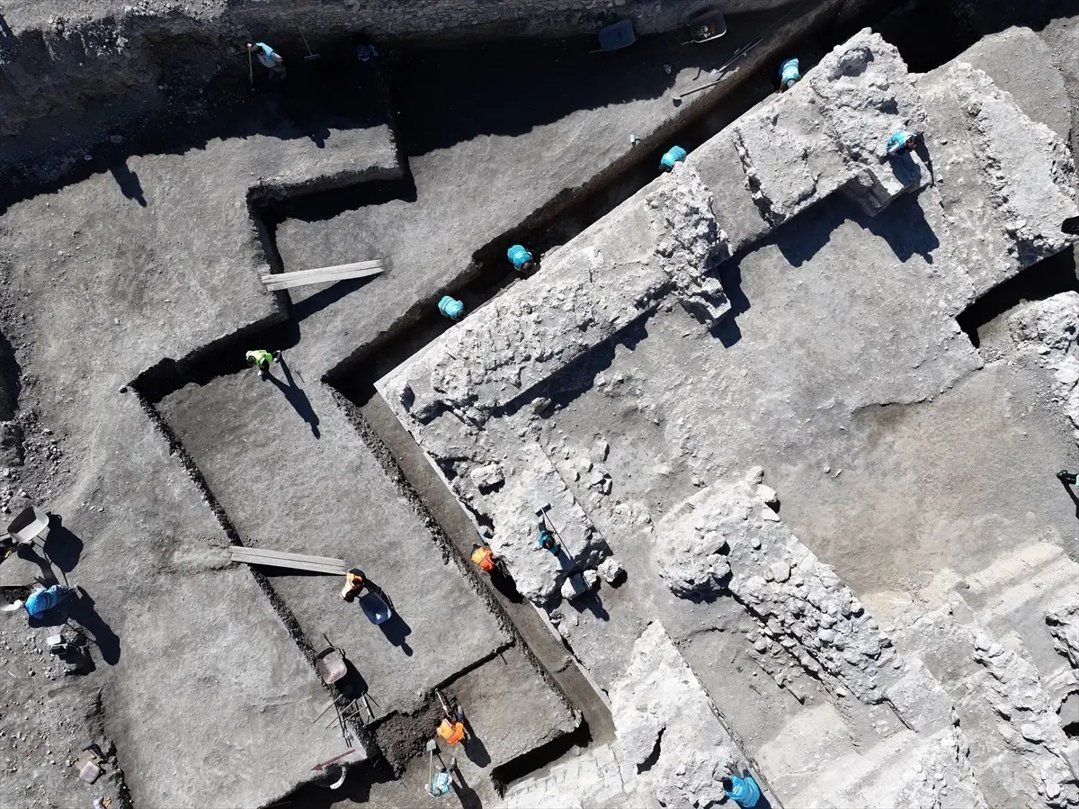 Konya'da Selçuklu Dönemine Ait Kapı Bulundu